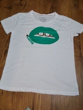 Chaser Lucky Lips Kisses T-Shirt RARE St Patrick's Day NWT Medium